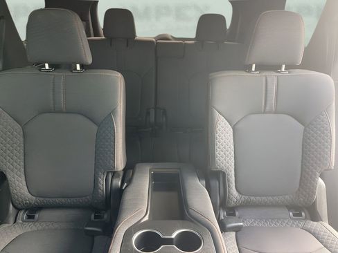 Used 2025 Honda Pilot Sport image 15