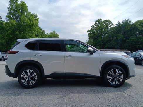 Used 2022 Nissan Rogue SV FWD image 5