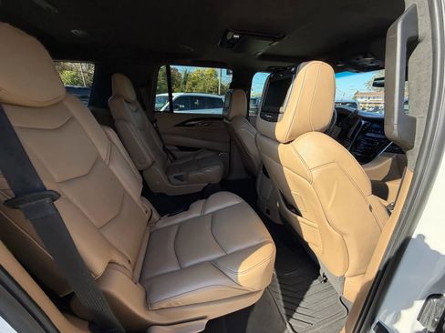 Used 2019 Cadillac Escalade Platinum image 34