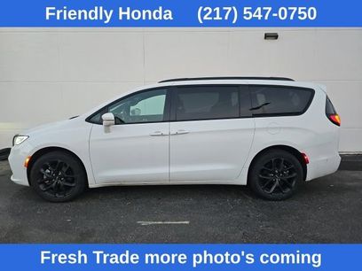 Used 2022 Chrysler Pacifica Touring-L w/ Uconnect Theater Family Group