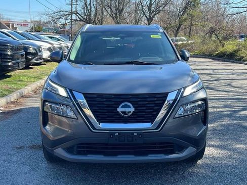 Used 2023 Nissan Rogue SV w/ SV Premium B Package image 2