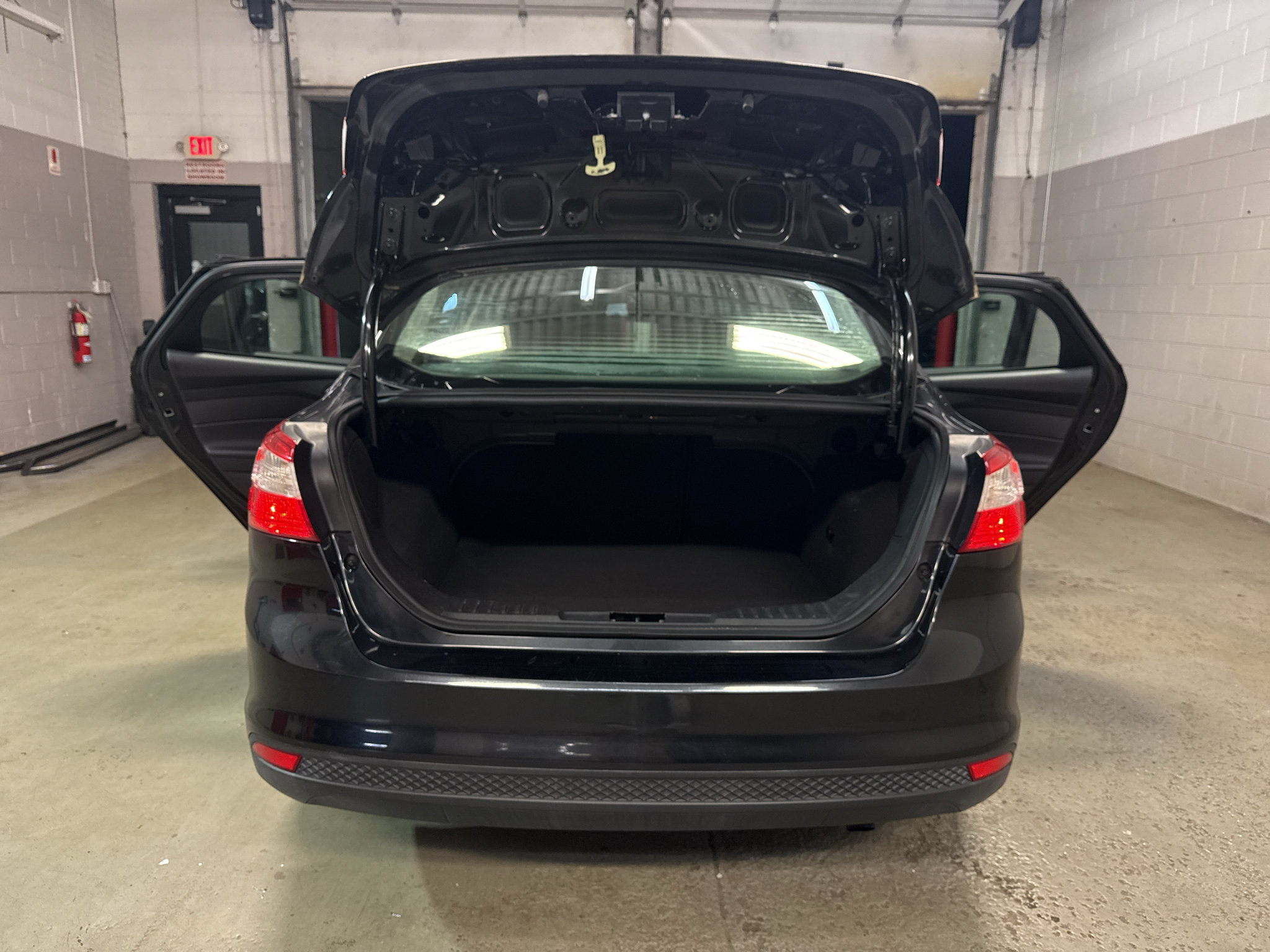 Used 2014 Ford Focus SE w/ Equipment Group 201A FWD image 13
