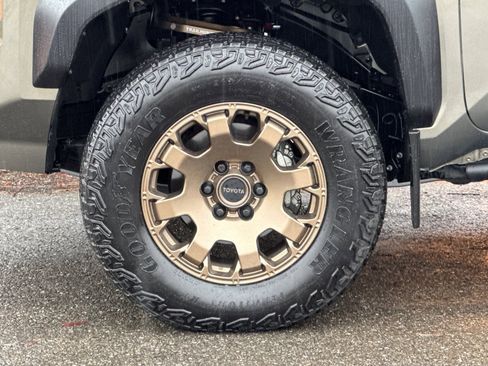 Used 2024 Toyota Tacoma Trailhunter image 12