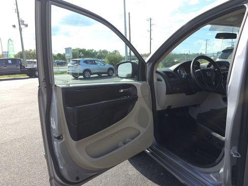 Used 2015 Dodge Grand Caravan SXT FWD image 9