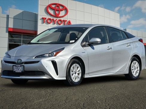 Certified 2021 Toyota Prius LE w/ Carpet Mat Package (TMS) FWD image 7