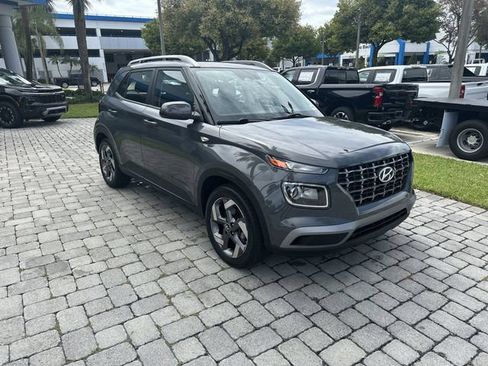 Used 2025 Hyundai Venue SEL FWD image 16