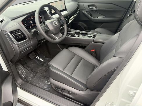 Used 2025 Nissan Rogue SL AWD/4WD image 13