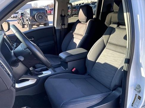 Used 2022 Nissan Frontier SV image 25