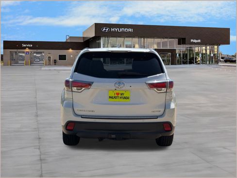 Used 2016 Toyota Highlander Limited FWD image 10