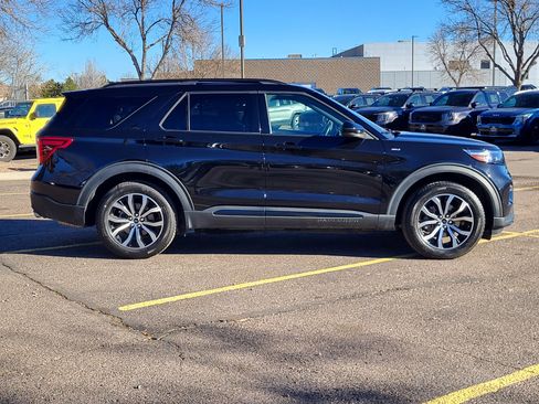 Used 2022 Ford Explorer ST-Line w/ Class IV Trailer Tow Package image 2