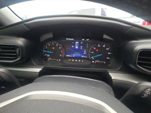 Used 2021 Ford Explorer XLT w/ Equipment Group 202A AWD/4WD image 27