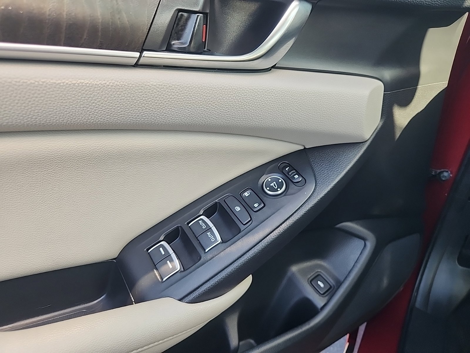 Used 2019 Honda Accord EX image 32