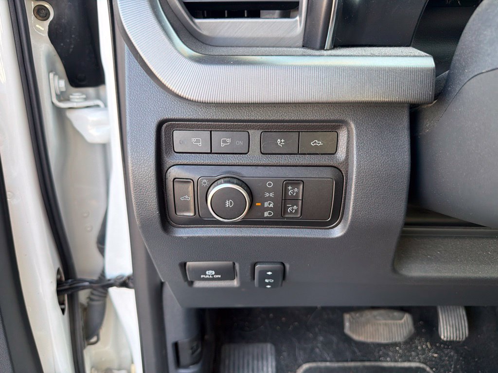 Used 2024 Ford F350 Platinum w/ Snow Plow Prep Package AWD/4WD image 13