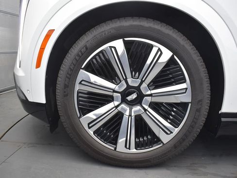 Used 2025 Cadillac Escalade IQ Luxury 2 w/ LPO, Premium Carpet Package AWD/4WD image 8