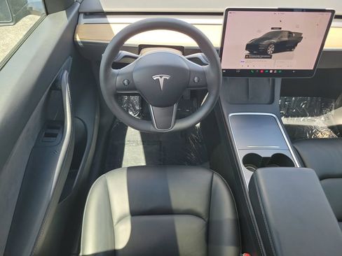 Used 2022 Tesla Model Y Long Range AWD/4WD image 13