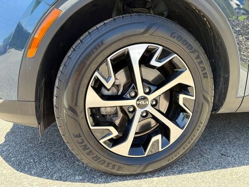 Certified 2024 Kia Sportage EX w/ EX Premium Package AWD/4WD image 6