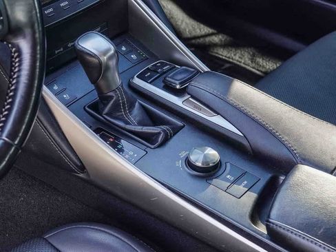 Used 2018 Lexus IS 300 image 18