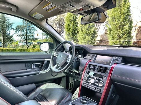 Used 2018 Land Rover Discovery Sport HSE Luxury image 14