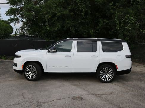 Used 2025 Jeep Grand Wagoneer 4WD w/ 8-Passenger Seating Package image 2