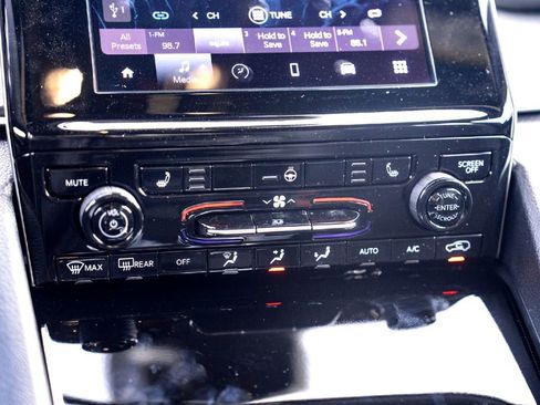 New 2025 Jeep Grand Cherokee Altitude image 27