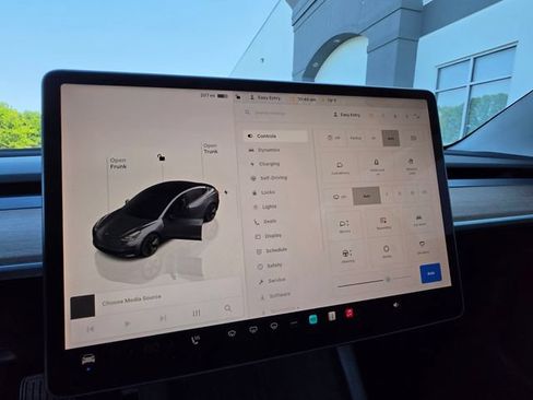 Used 2022 Tesla Model 3 Long Range AWD/4WD image 37
