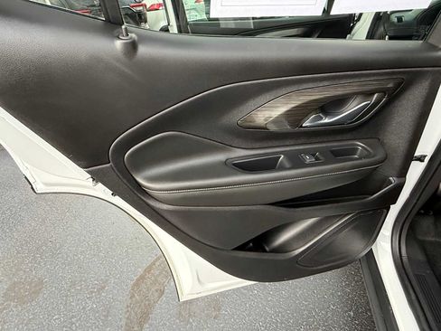 Used 2024 GMC Terrain SLE w/ LPO, Cargo Package FWD image 14