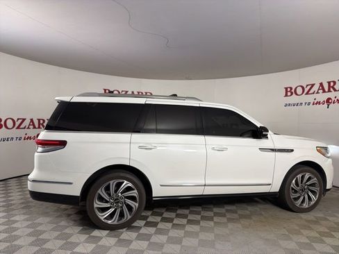 Used 2023 Lincoln Navigator Reserve AWD/4WD image 9