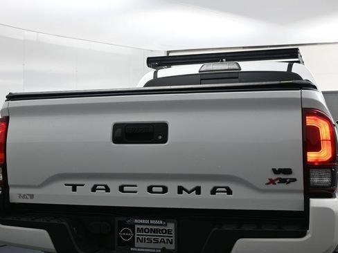 Used 2018 Toyota Tacoma TRD Sport image 10