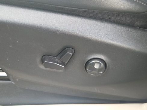 Used 2023 Chrysler Pacifica Touring-L image 30