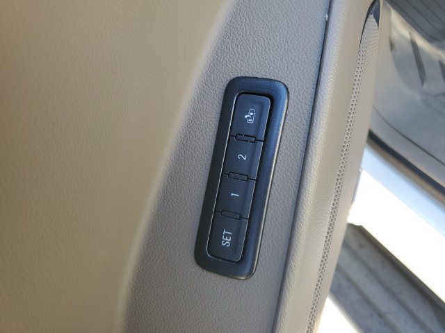 Used 2018 Chevrolet Suburban Premier RWD image 15