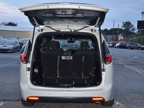 Used 2021 Chrysler Pacifica Touring w/ S Appearance Package image 15