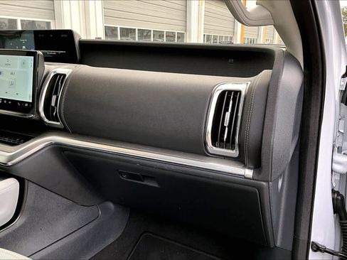 Used 2025 Ford Expedition Max Platinum image 18