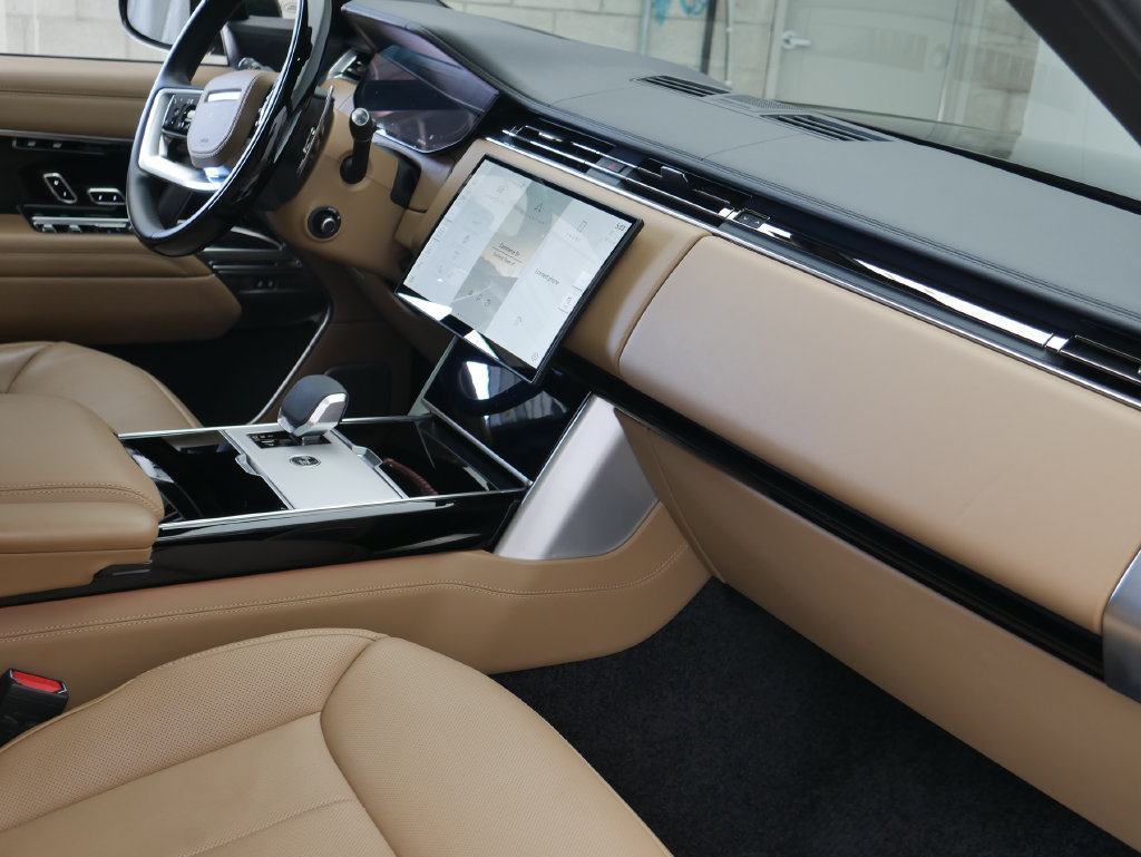 Certified 2025 Land Rover Range Rover Autobiography AWD/4WD image 21