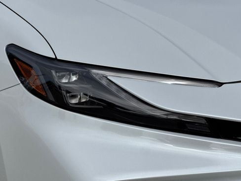 New 2026 Toyota Camry Hybrid FWD image 28