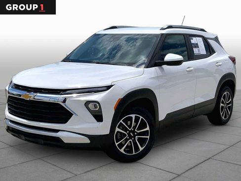 Certified 2025 Chevrolet TrailBlazer LT FWD image 1