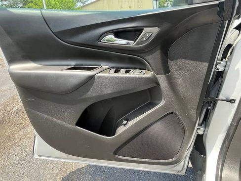 Used 2022 Chevrolet Equinox LT image 11