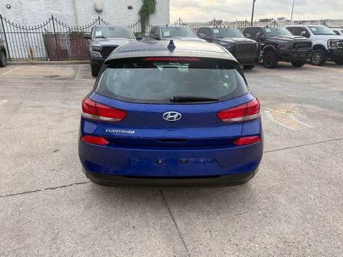 Used 2019 Hyundai Elantra GT FWD image 5