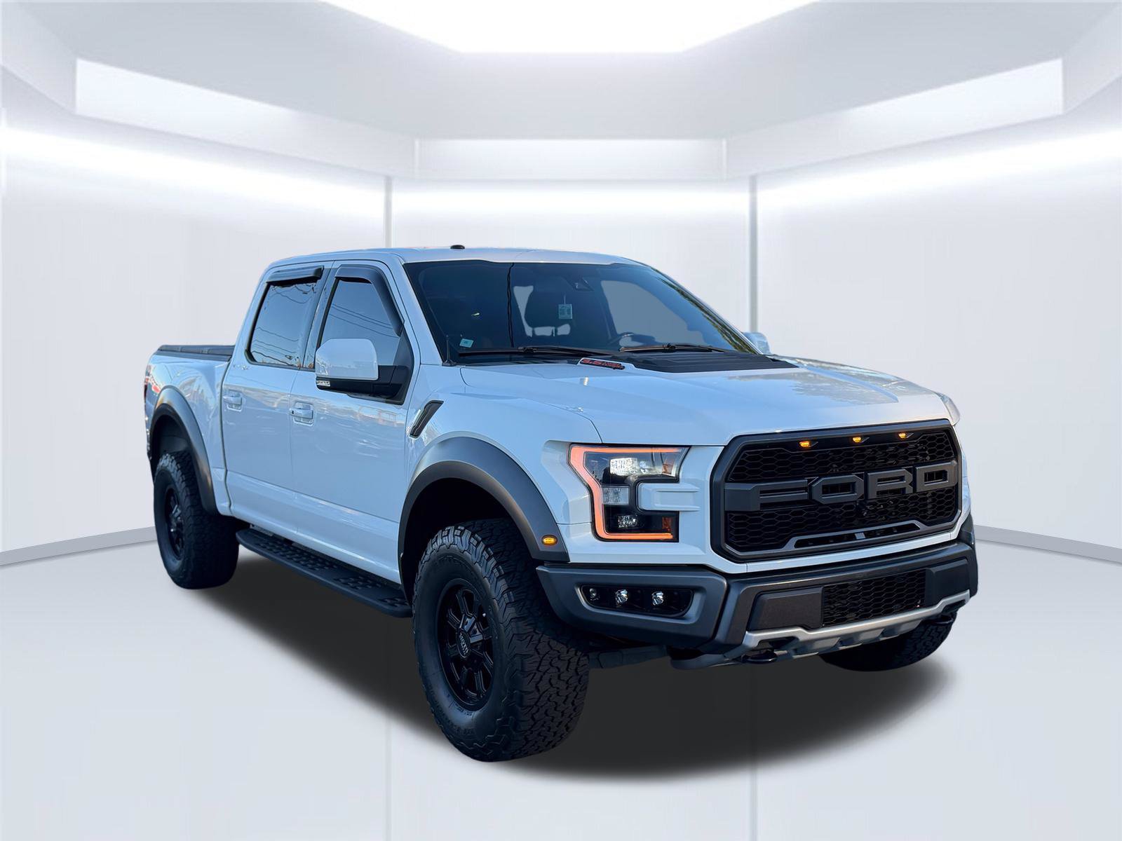 Used 2017 Ford F150 Raptor w/ Equipment Group 802A Luxury AWD/4WD image 3