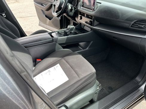 Used 2024 Nissan Rogue S image 22