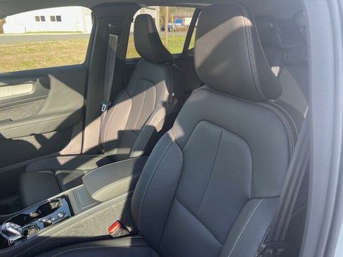 Used 2025 Volvo XC40 B5 Plus w/ Protection Package Premier AWD/4WD image 16