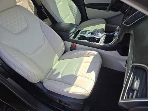 Used 2024 Ford Edge Titanium w/ Titanium Elite Package AWD/4WD image 3