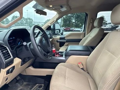 Used 2017 Ford F250 XLT w/ XLT Premium Package AWD/4WD image 18
