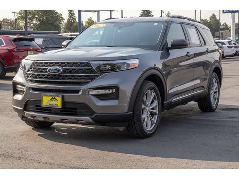 Used 2022 Ford Explorer XLT w/ Equipment Group 202A AWD/4WD image 7