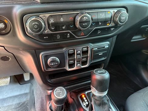 Used 2019 Jeep Wrangler Unlimited Sport S AWD/4WD image 22