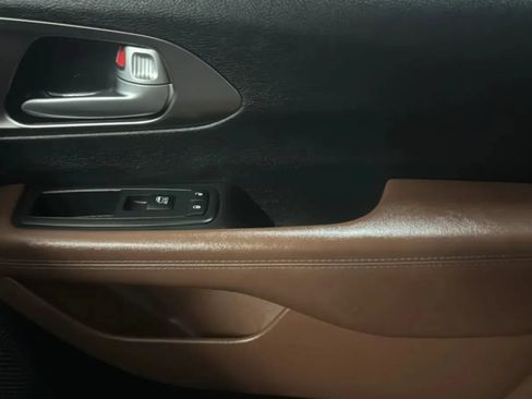 Used 2017 Chrysler Pacifica Limited FWD image 16