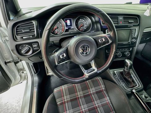 Used 2016 Volkswagen Golf 4-Door FWD image 11