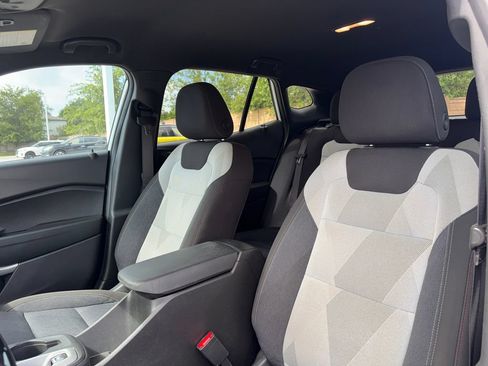 Used 2025 Chevrolet Trax RS FWD image 10