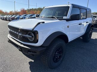 New 2025 Ford Bronco Badlands w/ Sasquatch Package video 3