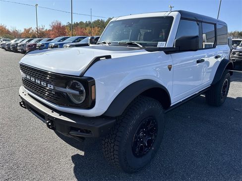 New 2025 Ford Bronco Badlands w/ Sasquatch Package image 3