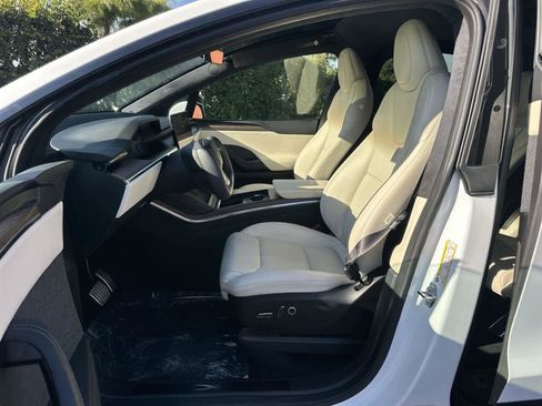 Used 2022 Tesla Model X image 11